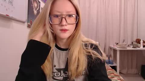 joan_kiss online show from 10-17-25, 03:20