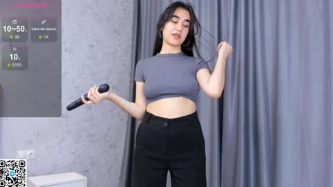 Mia online show from 01-10-25, 06:17