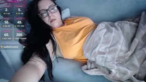 Snapshot of joanna_cw chatting on 11-12-25, 12:27 Jo online show from 11-12-25, 12:27