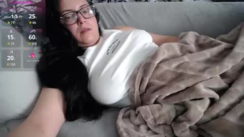 Snapshot of joanna_cw chatting on 11-17-25, 10:21 Jo online show from 11-17-25, 10:21