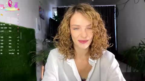 Snapshot of joanniemcgrapth chatting on 01-11-26, 10:20 MONICA online show from 01-11-26, 10:20