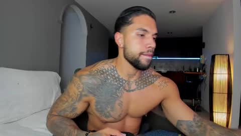 Snapshot of joe_esthetic chatting on 10-08-25, 01:03 joe_esthetic online show from 10-08-25, 01:03