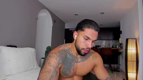 Snapshot of joe_esthetic chatting on 10-08-25, 09:01 joe_esthetic online show from 10-08-25, 09:01