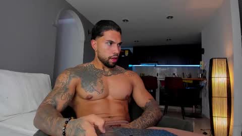 Snapshot of joe_esthetic chatting on 10-11-25, 07:45 joe_esthetic online show from 10-11-25, 07:45