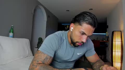 Snapshot of joe_esthetic chatting on 11-14-25, 01:59 joe_esthetic online show from 11-14-25, 01:59