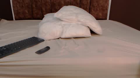 Snapshot of joecollins_ chatting on 09-26-25, 12:14 joecollins_ online show from 09-26-25, 12:14