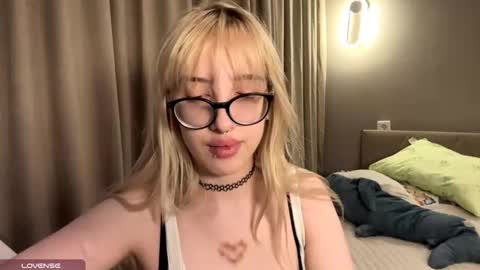 Amaya online show from 11-19-25, 04:07