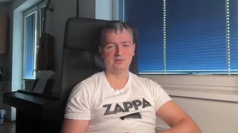 Snapshot of jogger1991 chatting on 02-22-26, 07:19 Jogger1991 online show from 02-22-26, 07:19