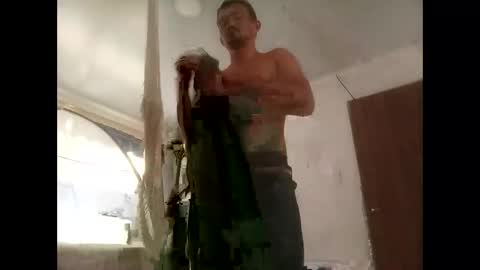 Snapshot of johan570400 chatting on 04-04-26, 04:59 Joni online show from 04-04-26, 04:59