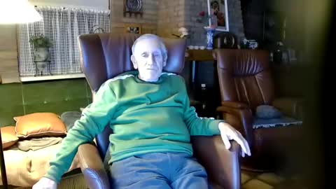 Snapshot of johan7_heet chatting on 12-05-24, 07:06 johan7 heet online show from 12-05-24, 07:06