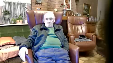 Snapshot of johan7_heet chatting on 12-09-24, 04:37 johan7 heet online show from 12-09-24, 04:37