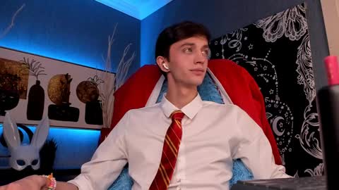 Snapshot of john_weasley chatting on 12-11-24, 09:01 John online show from 12-11-24, 09:01