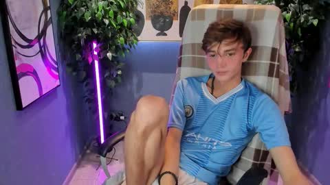 Snapshot of john_weasley chatting on 09-13-25, 08:08 John online show from 09-13-25, 08:08