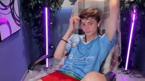 Snapshot of john_weasley chatting on 09-14-25, 08:13 John online show from 09-14-25, 08:13