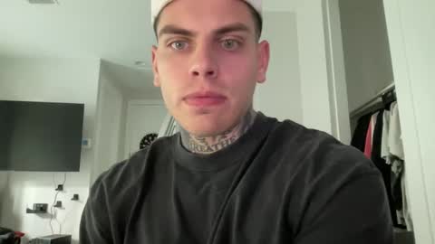 Snapshot of johnafterdark chatting on 01-10-25, 09:31 JAXX online show from 01-10-25, 09:31