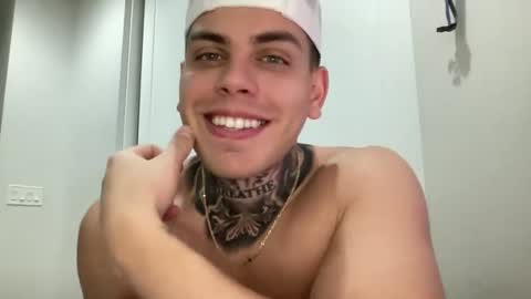 Snapshot of johnafterdark chatting on 01-14-25, 11:48 JAXX online show from 01-14-25, 11:48