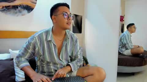 Snapshot of johnbelrose chatting on 10-08-25, 08:28 johnbelrose online show from 10-08-25, 08:28