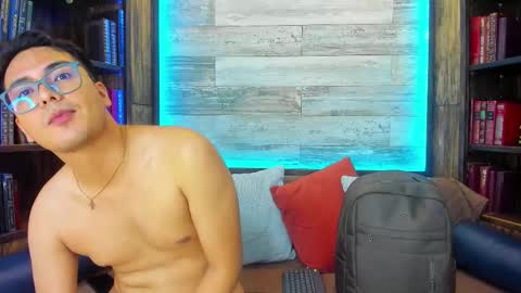 Snapshot of johnbelrose chatting on 10-19-25, 11:33 johnbelrose online show from 10-19-25, 11:33