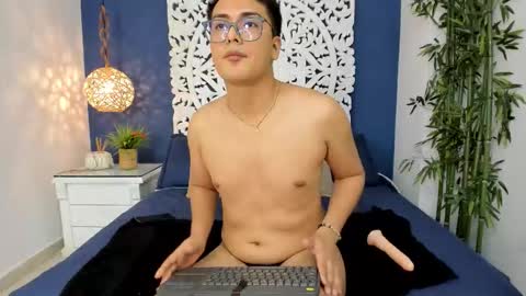 Snapshot of johnbelrose chatting on 10-25-25, 08:14 johnbelrose online show from 10-25-25, 08:14