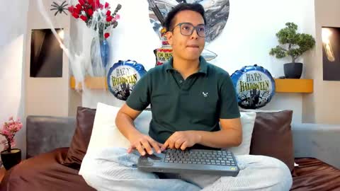 Snapshot of johnbelrose chatting on 11-01-25, 07:49 johnbelrose online show from 11-01-25, 07:49