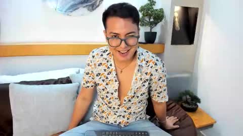 Snapshot of johnbelrose chatting on 11-18-25, 07:18 johnbelrose online show from 11-18-25, 07:18