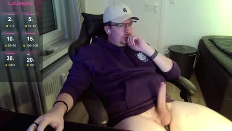 Snapshot of johndor22 chatting on 12-17-24, 08:32 Jones online show from 12-17-24, 08:32