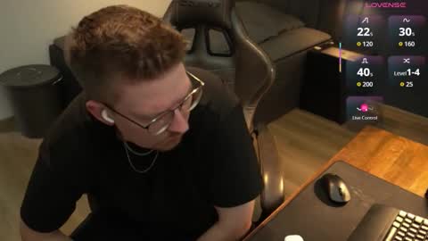 Snapshot of johndor22 chatting on 09-23-25, 04:10 Jones online show from 09-23-25, 04:10