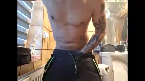 Snapshot of johnlong25cm chatting on 12-26-24, 08:28 johnlong25cm online show from 12-26-24, 08:28