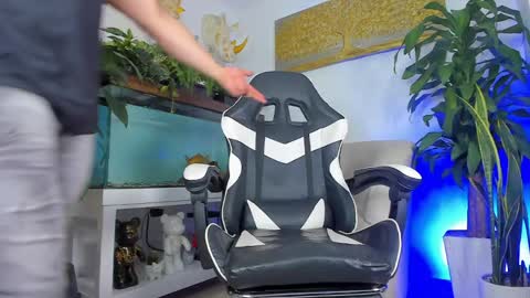 JOHNNY online show from 04-12-26, 01:10