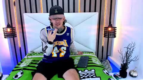 johnsonisaac94  online show from 03-05-25, 02:14