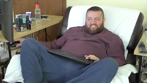 Snapshot of joi4you chatting on 01-01-25, 08:13 Voyeur online show from 01-01-25, 08:13