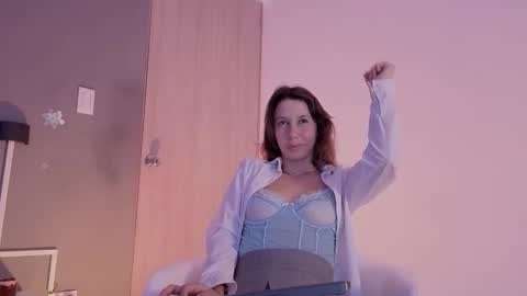 jolie_lov online show from 11-28-25, 03:04