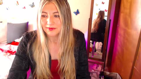 Jolie Mature online show from 10-07-25, 09:34