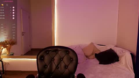 Polly  online show from 10-17-25, 02:59