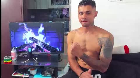 Snapshot of jonesjoness15 chatting on 11-03-25, 04:08 jonesjoness15 online show from 11-03-25, 04:08