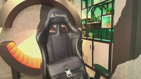 Snapshot of jordanthompson_ chatting on 10-21-25, 11:00 JordanThompson online show from 10-21-25, 11:00
