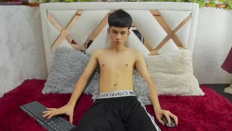 Snapshot of josedaviidd chatting on 12-15-25, 06:23 JOSE DAVID online show from 12-15-25, 06:23