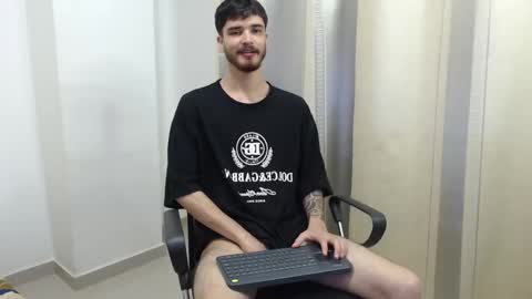 Snapshot of joseh0se chatting on 02-04-26, 02:06 alejandro online show from 02-04-26, 02:06