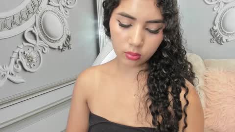 Snapshot of joselyn_sexy_ chatting on 12-31-24, 04:25 Katalina online show from 12-31-24, 04:25