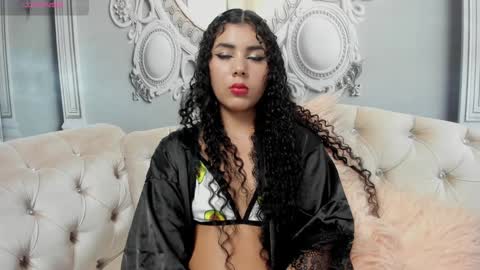 Snapshot of joselyn_sexy_ chatting on 01-31-25, 01:33 Katalina online show from 01-31-25, 01:33