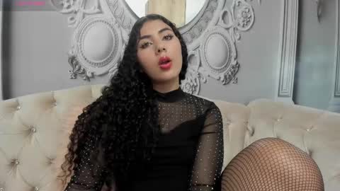 Snapshot of joselyn_sexy_ chatting on 02-21-25, 10:26 Katalina online show from 02-21-25, 10:26
