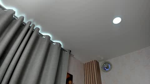 Snapshot of joselyn_sexy_ chatting on 03-08-25, 06:26 Katalina online show from 03-08-25, 06:26