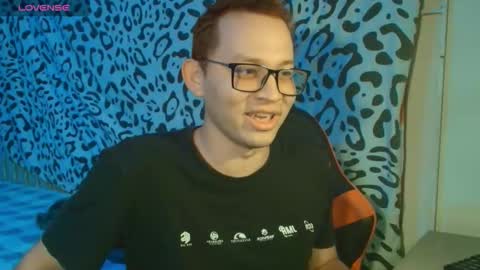 Snapshot of josh_18cm chatting on 10-17-25, 12:25 josh_18cm online show from 10-17-25, 12:25