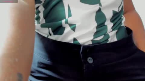 Snapshot of joyaoscura55 chatting on 11-18-25, 08:57 sofiaparker8 online show from 11-18-25, 08:57