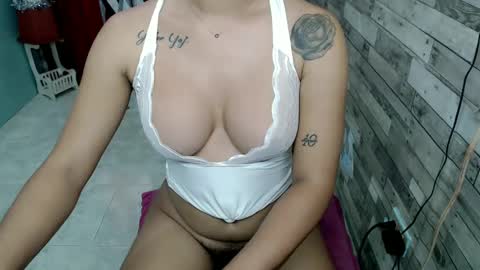 Snapshot of joycum_xxx chatting on 12-22-24, 01:01 JOY in your heart online show from 12-22-24, 01:01