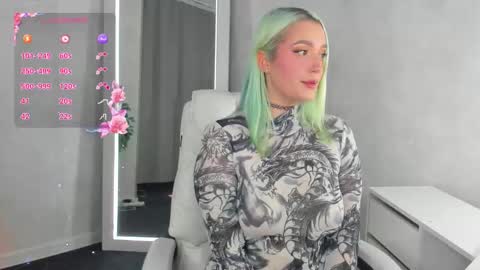 Snapshot of joyfuljasmine chatting on 09-25-25, 08:40 Vickie online show from 09-25-25, 08:40