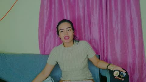Snapshot of joyshe__vergara chatting on 12-22-25, 05:48 online show from 12-22-25, 05:48