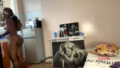 Snapshot of joyslim1 chatting on 11-01-25, 11:56 Butterflyass online show from 11-01-25, 11:56