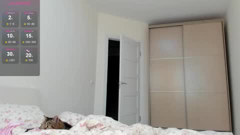 Snapshot of ju_lii chatting on 10-17-25, 09:23 Julia and Julia online show from 10-17-25, 09:23