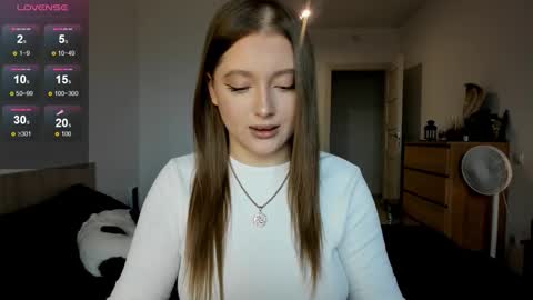 Snapshot of ju_lii chatting on 10-31-25, 01:01 Julia and Julia online show from 10-31-25, 01:01